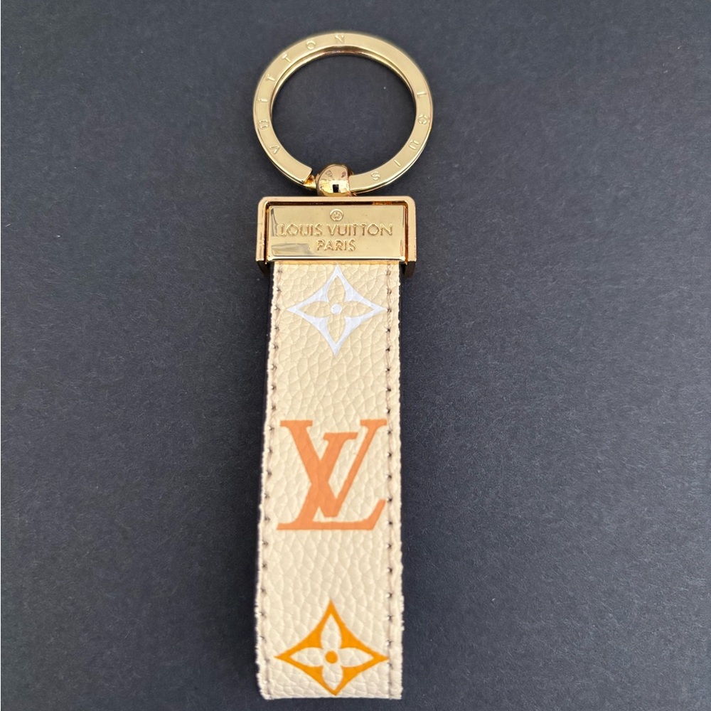EUC Louis Vuitton Cream Gold Monogram Dragonne Key Ring Chain M65221-CX0197 - Picture 2 of 4